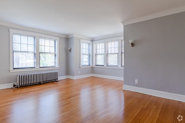 2BR, 2BA - 870SF - 238-250 Washington Blvd. and 347-357 S. Harvey Ave