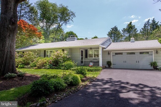 Building Photo - 67 Townview Dr