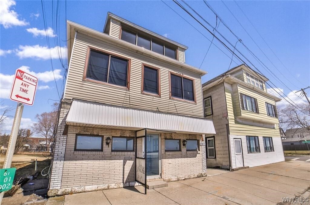 Foto principal - 2877 Niagara St