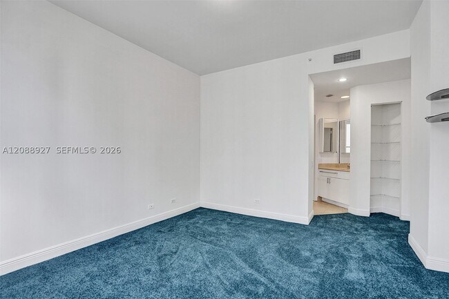 Building Photo - 888 Brickell Key Dr