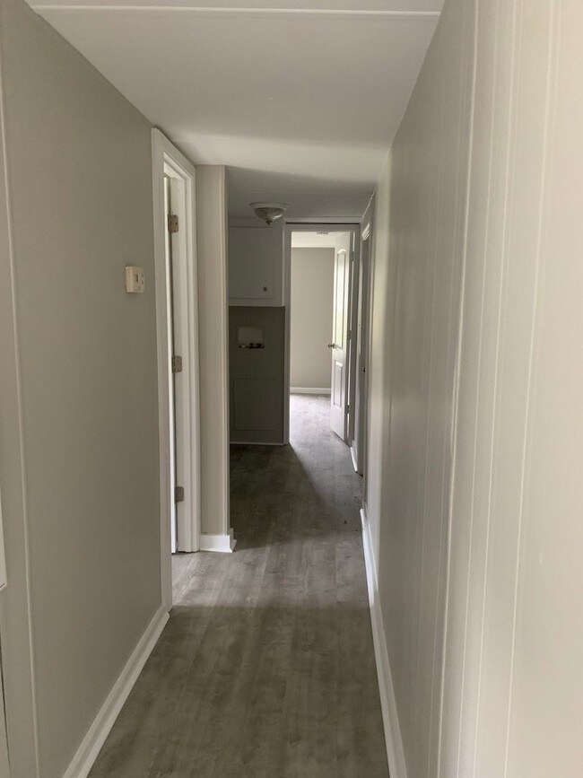 Building Photo - 2 br, 1 bath House - 1234 Sunburst Road