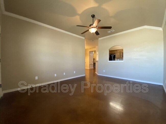 Building Photo - 621B Karey Dr