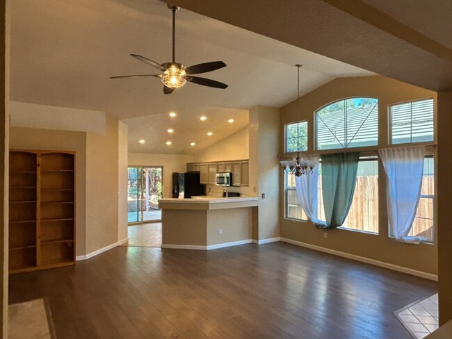 Foto del edificio - 8464 Banyon Tree Ct