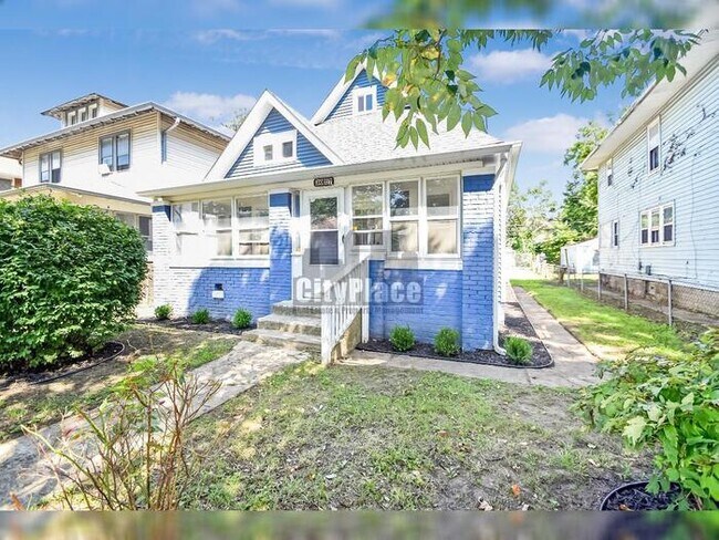 Building Photo - 3027 Boulevard Pl