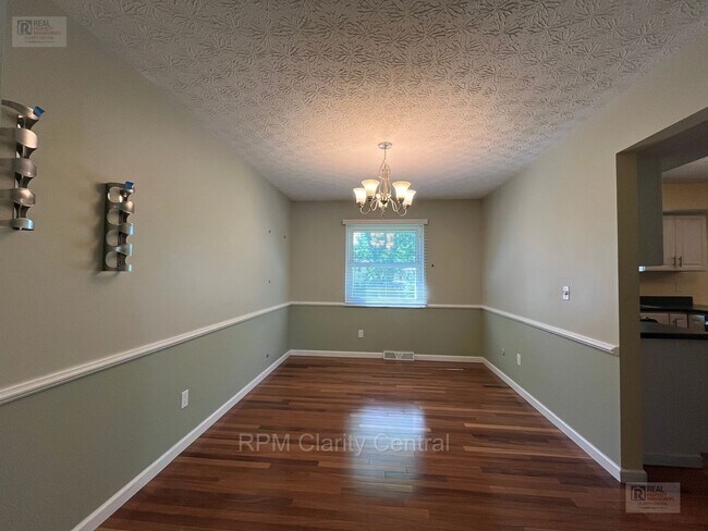 Foto del edificio - Updated Gahanna Home with Finished Basement & Fenced Yard