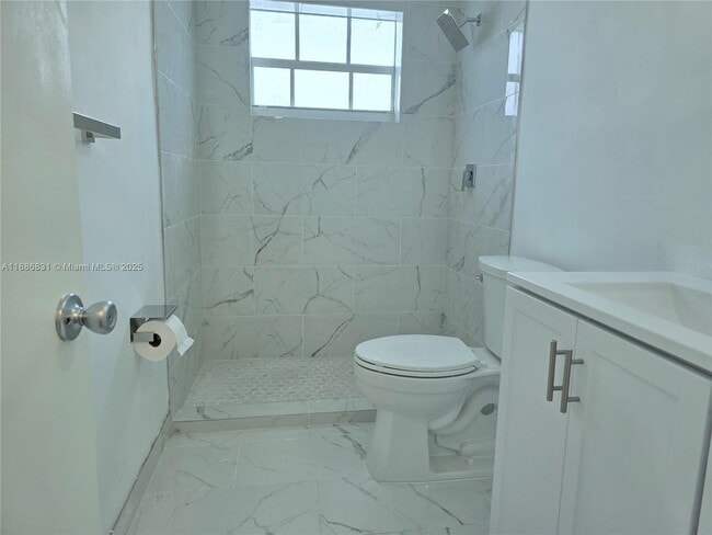 Foto del edificio - 8000 Tatum Waterway Dr