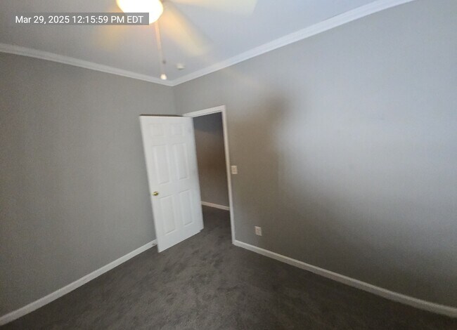 Foto del edificio - 2112 Sidney Ave
