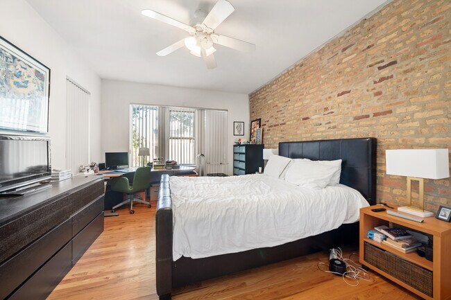 Building Photo - 1307 W Addison St