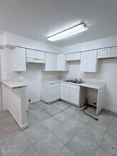 Building Photo - 5625 Antoine Dr