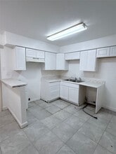 Building Photo - 5625 Antoine Dr