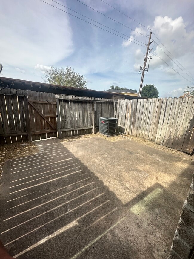 Patio - 2111 Greenbriar Colony Dr