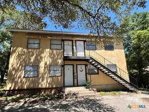 Building Photo - 450 Burleson St