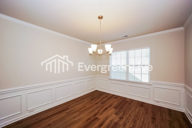 Foto del edificio - 6466 Fairfax Ct