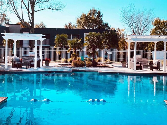 Piscina con estilo de centro turístico cuenta con - Coastline Apartments