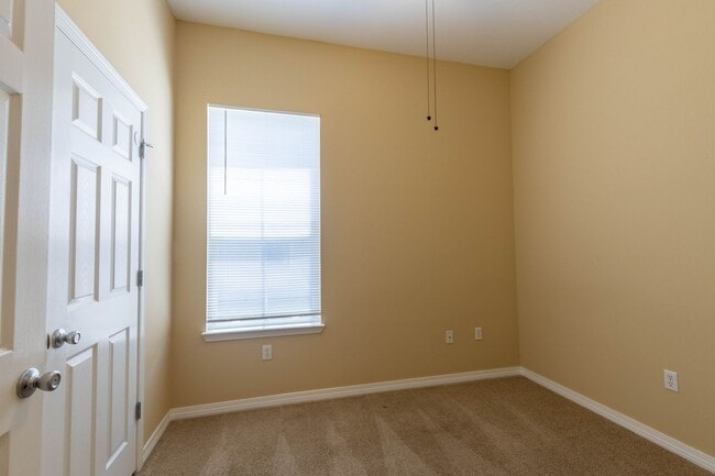 Building Photo - Cute 3 Bedroom home