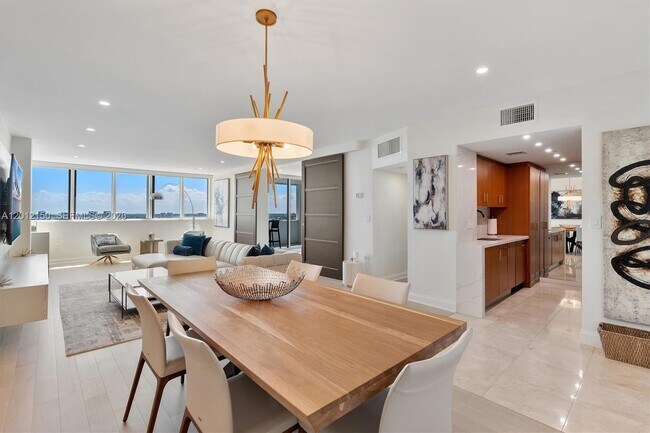 Foto del edificio - 10275 Collins Ave