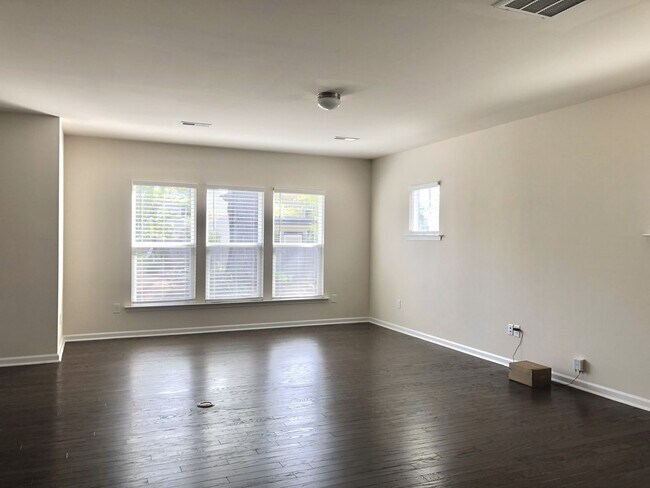 Foto del edificio - 4 Bed, 3 Bath in Desirable Apex