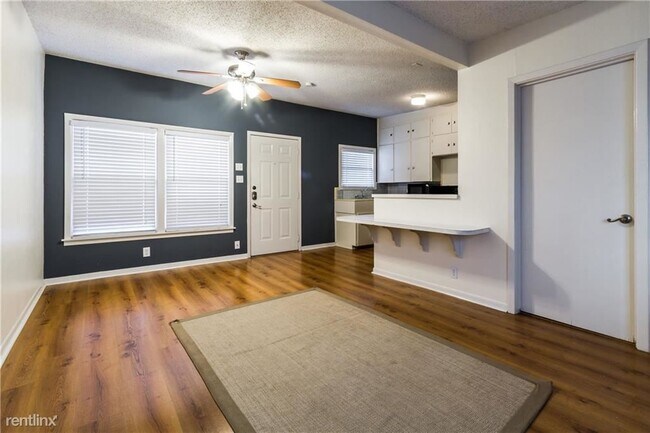 Building Photo - Studio, 1 bath  - 709 W 26th St Apt 8