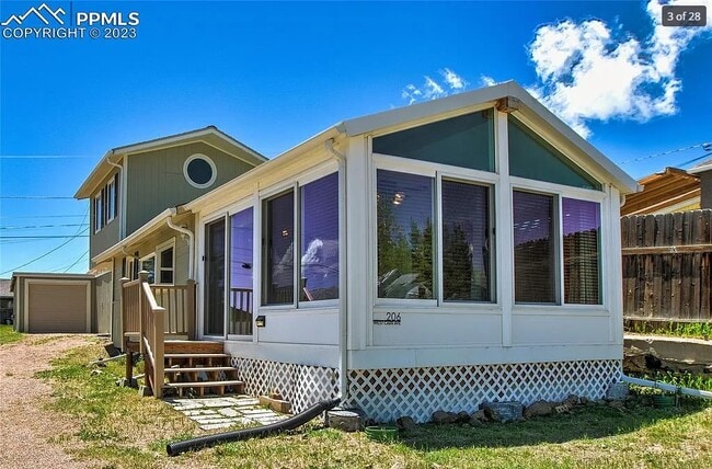 Building Photo - 206 W Carr Ave