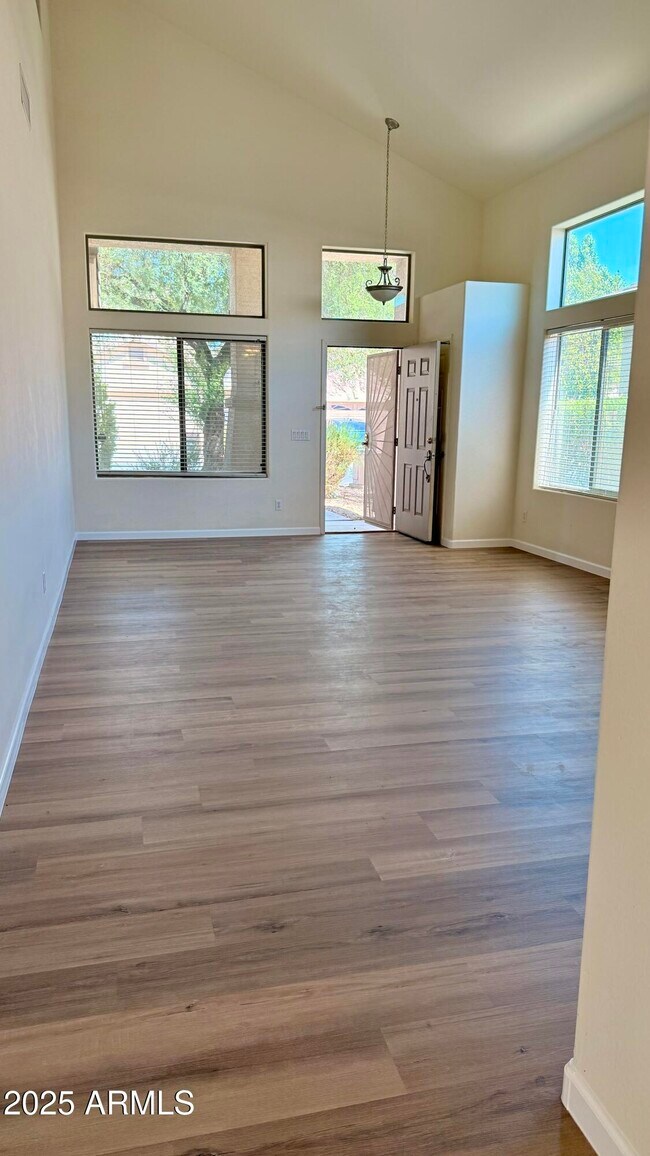 Building Photo - 9021 W Villa Maria Dr