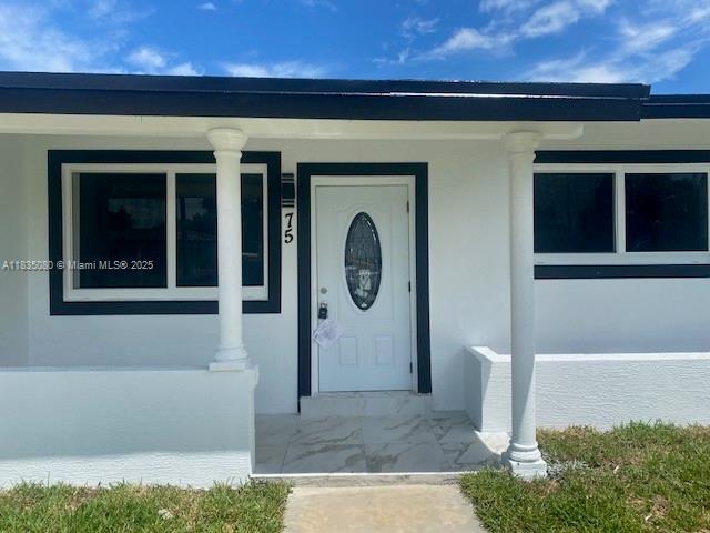 Foto principal - 75 NE 172nd St