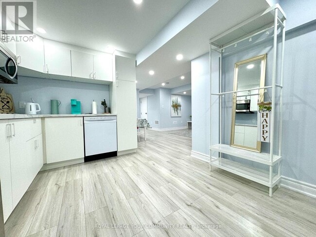 Building Photo - 51 Cayton Cres