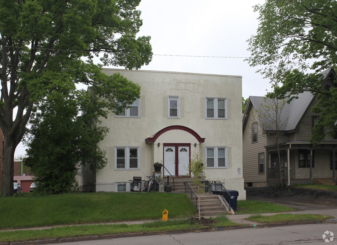 Building Photo - 718 4th St SE