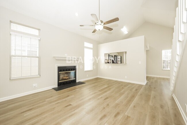 Foto del edificio - 5929 Colchester Dr