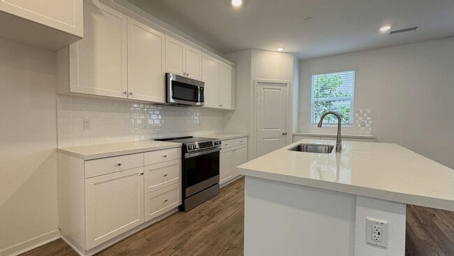 Building Photo - 26654 Indigo Way