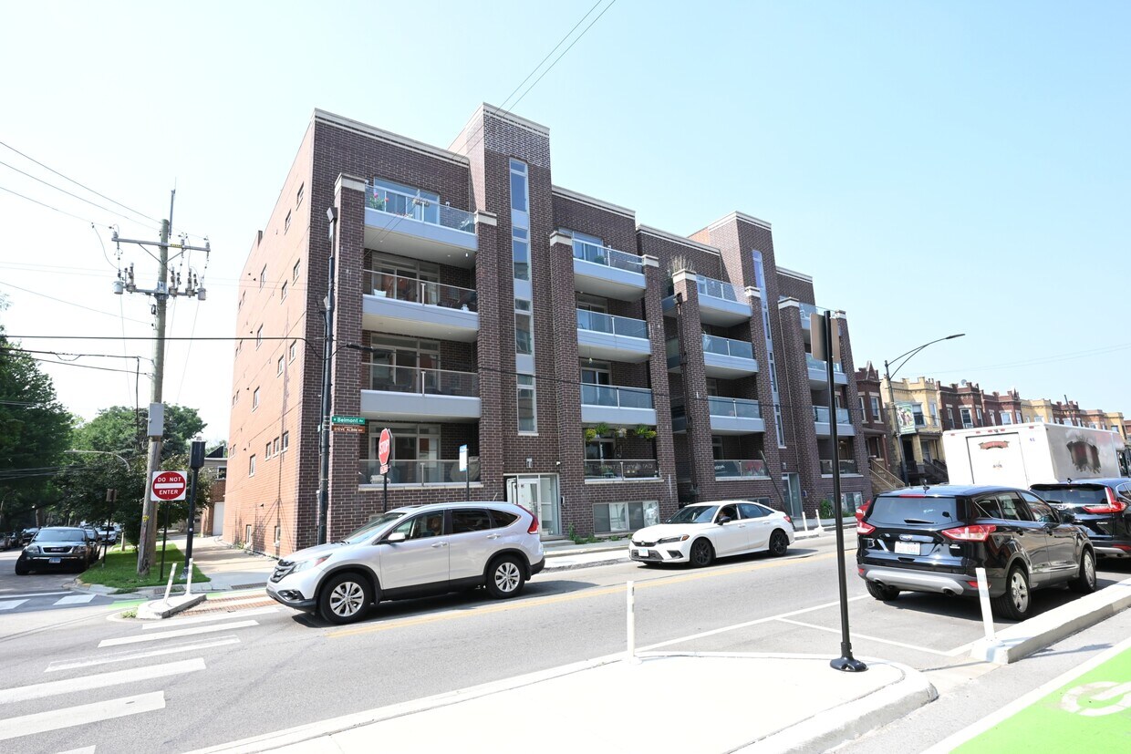 Primary Photo - 2703 W Belmont Ave