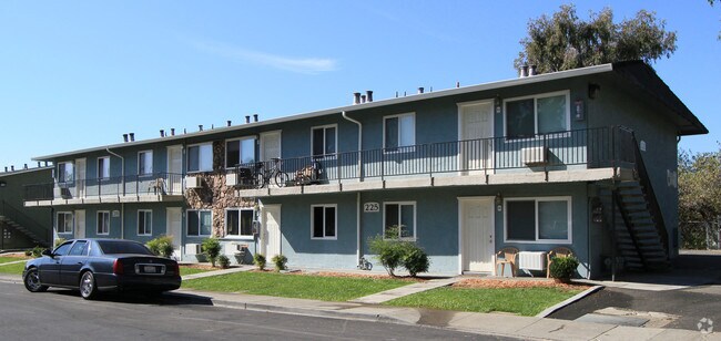 Building Photo - 219 Bennett Hill Ct