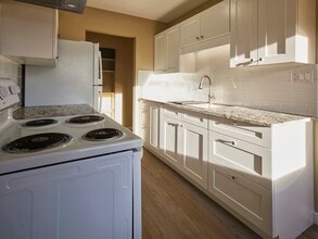 Building Photo - 1462 6th Ave