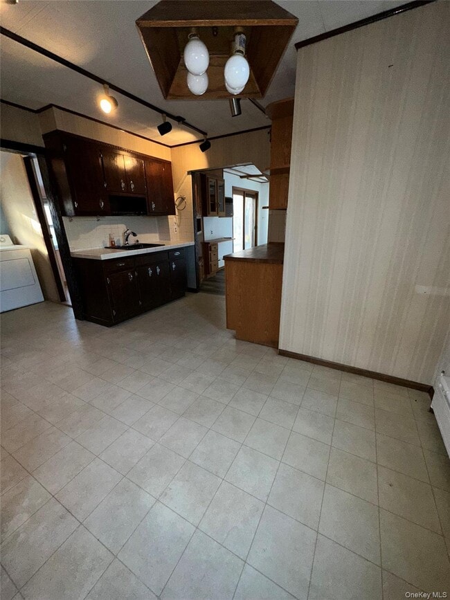 Foto del edificio - 460 S Bayview Ave