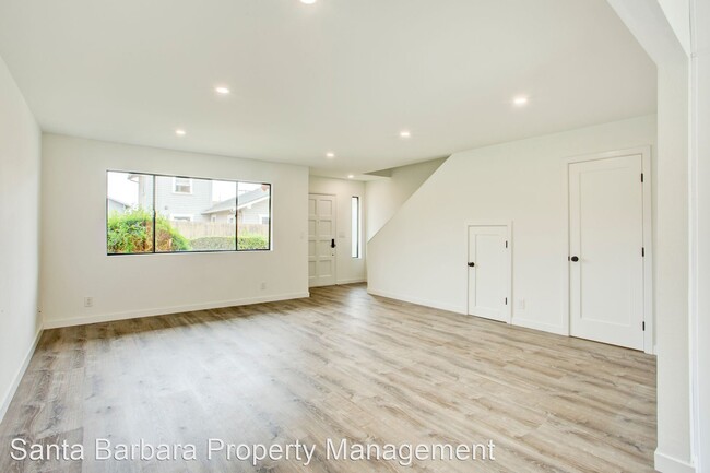 Building Photo - 3 br, 1.5 bath Apartment - 830 Olive St