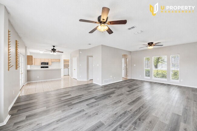 Foto del edificio - 1423 Lakeshore Dr