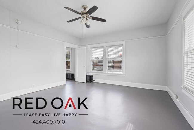 Foto del edificio - ~$200 OFF MONTHLY~ Brilliant Three-Bedroom...