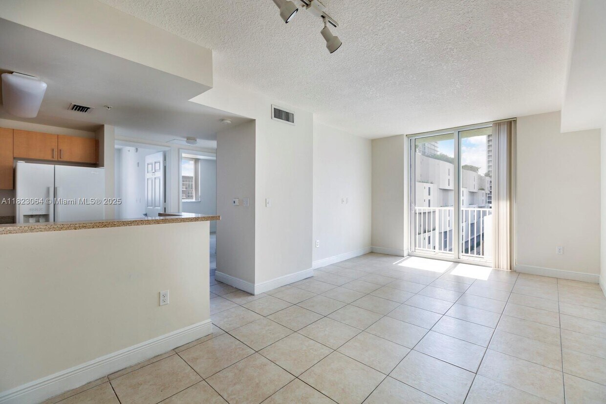 Foto principal - 423 NE 23rd St
