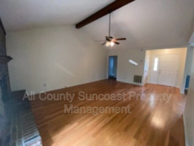 Building Photo - 105 Whisper Ct
