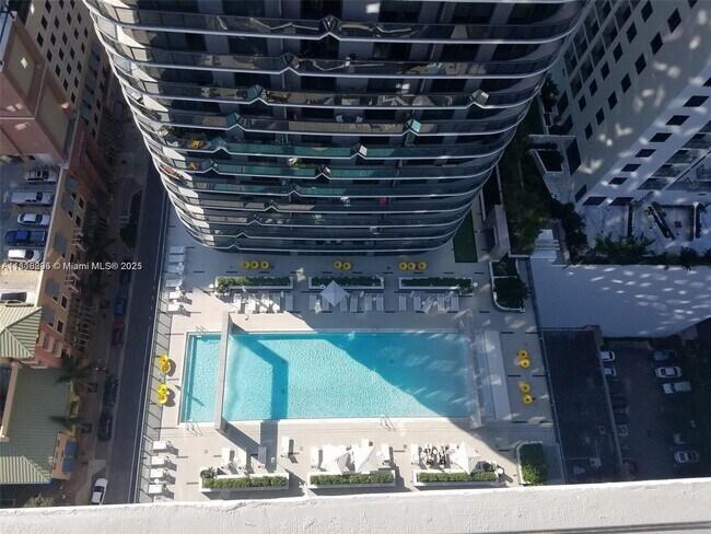 Foto del edificio - 45 SW 9th St