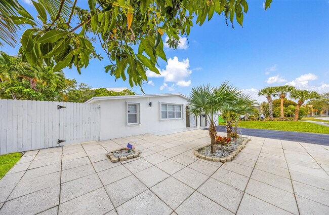 Foto del edificio - 5921 NE 1st Ave.