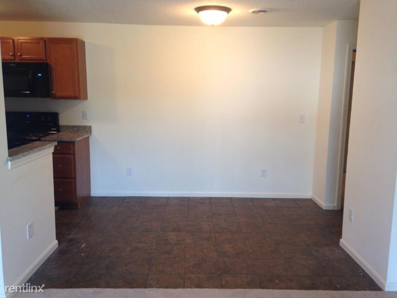 Building Photo - 124 Lilac Ln