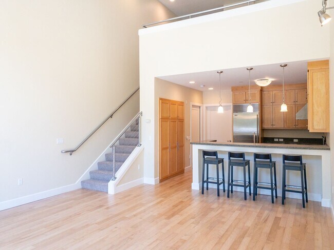 Building Photo - TWO WEEKS FREE! 2BR/1.5BA Super Spacious! ...