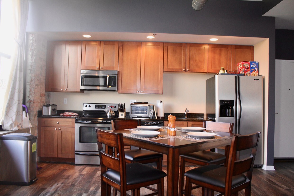 Foto principal - 78 E Chestnut St