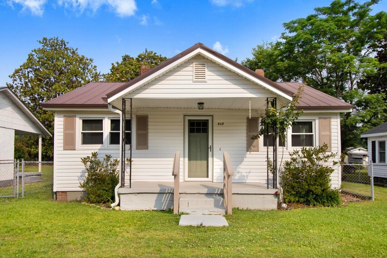 Primary Photo - Adorable Updated 3 BR, 1 BA Home in Fremont