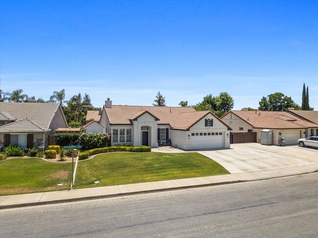 Building Photo - RARE NORTHWEST GEM!!! 3Bedrooms 2Baths 2Li...
