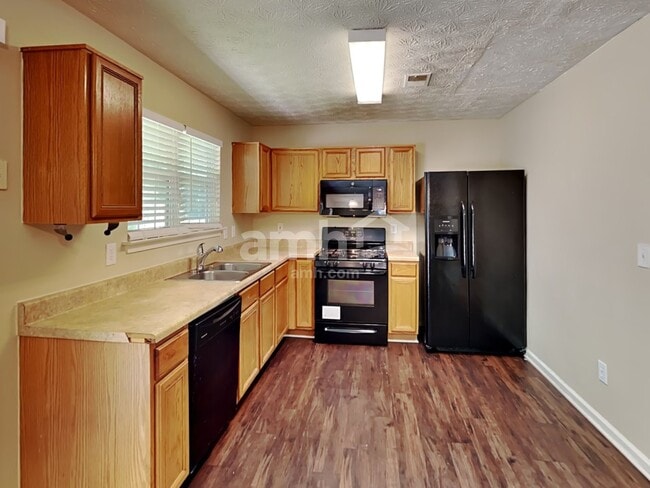 Foto del edificio - 1626 Sparrow Wood Ln SW