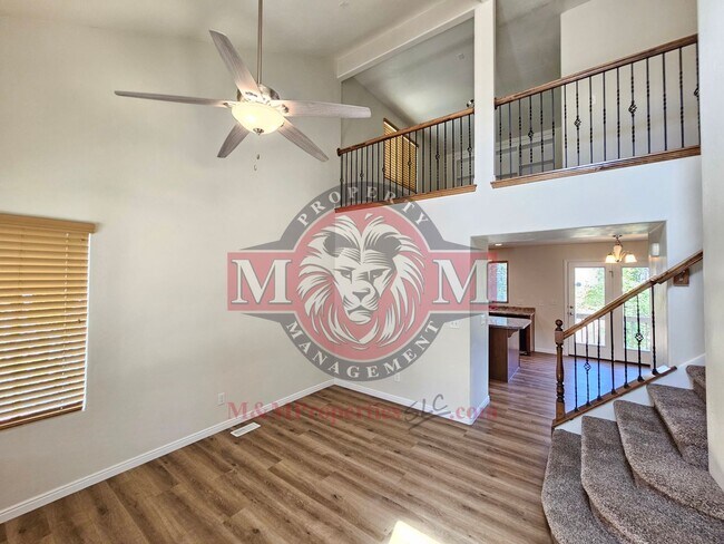 Foto del edificio - Great 5 Bed 2.5 Bath Home Newly Remodeled