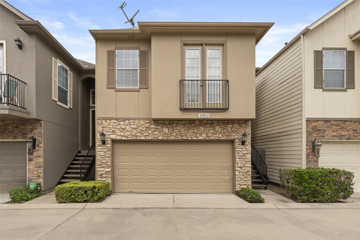 Foto principal - 10812 Almeda Park Dr