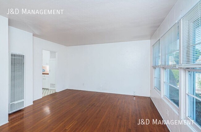 Foto del edificio - 2231 Meade Ave