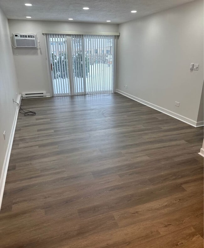 Foto del edificio - 880 E Old Willow Rd